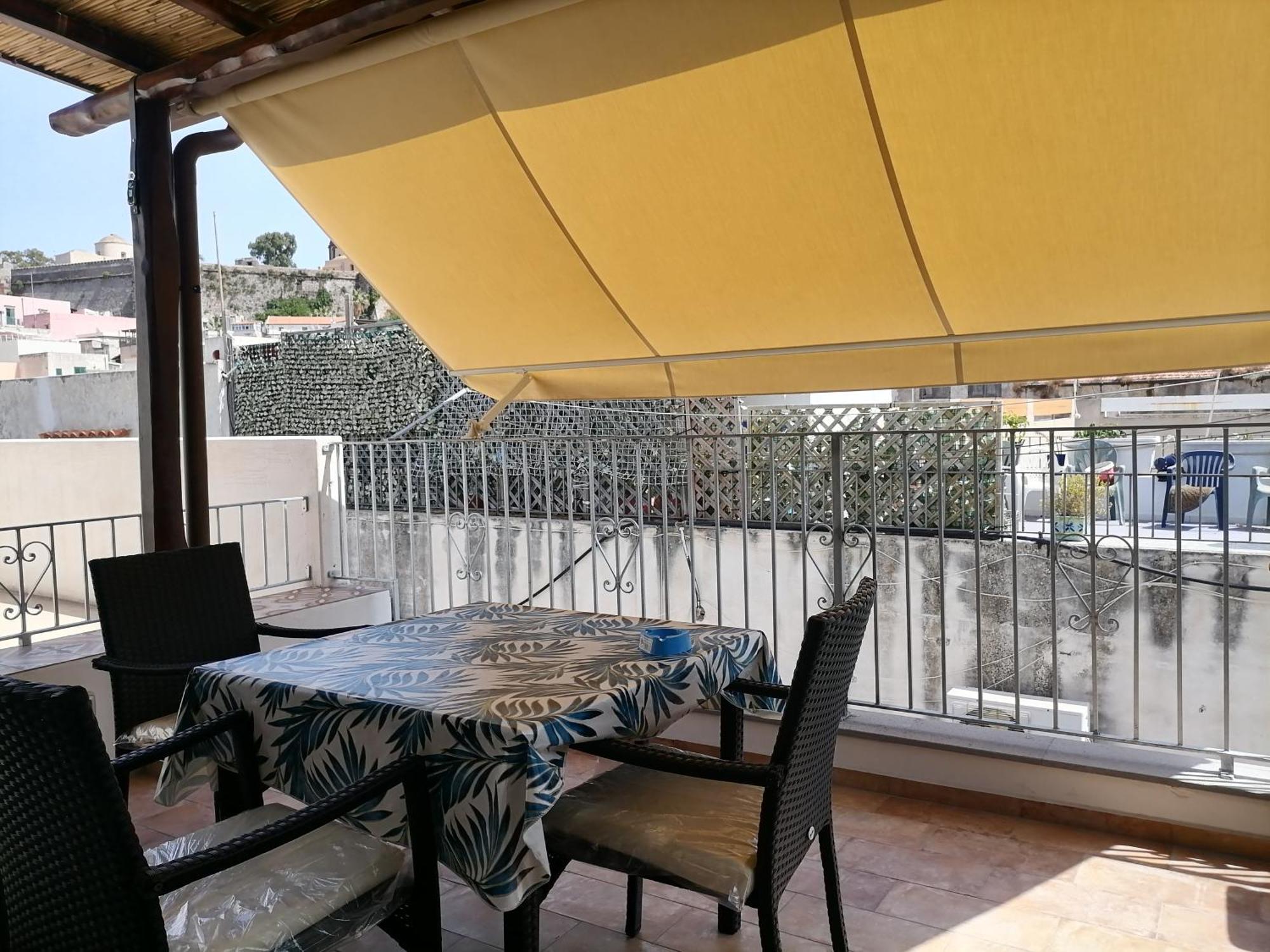 "La Casa Dell'Architetto" Con Terrazza Panoramica In Centro Storico E A Due Passi Dal Porto Villa Lipari  Exterior photo